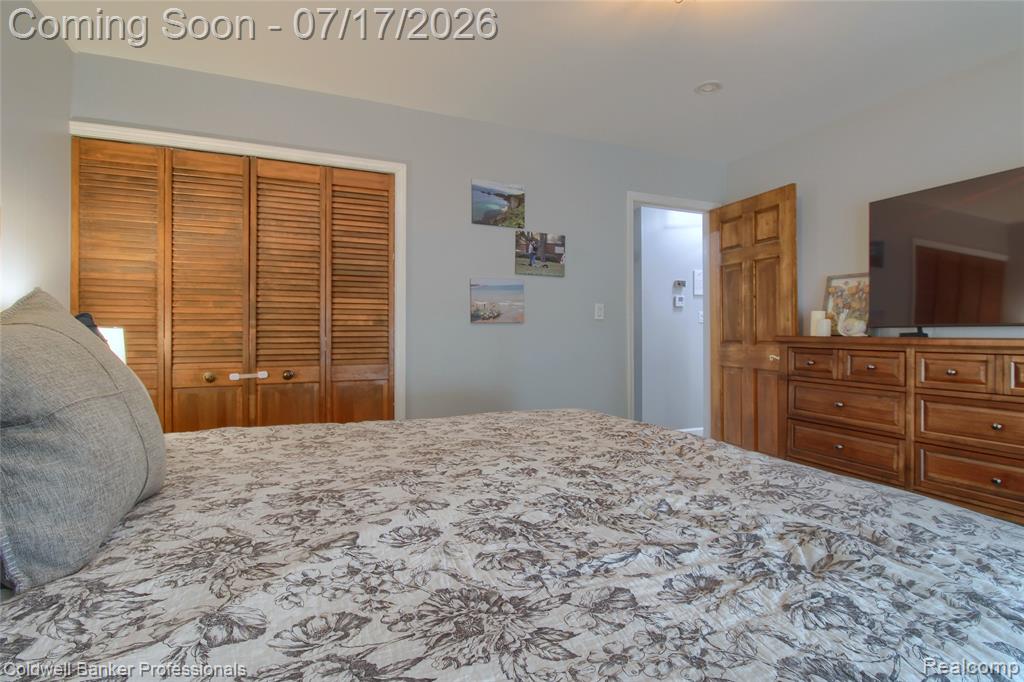 9118 Deering Street, Livonia, MI 48150 — Photo 13