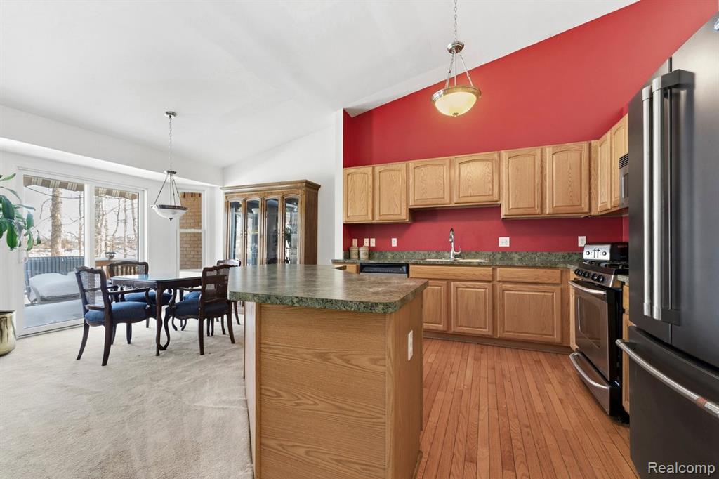 23664 W Lake Circle, Brownstown, MI 48183 — Photo 7