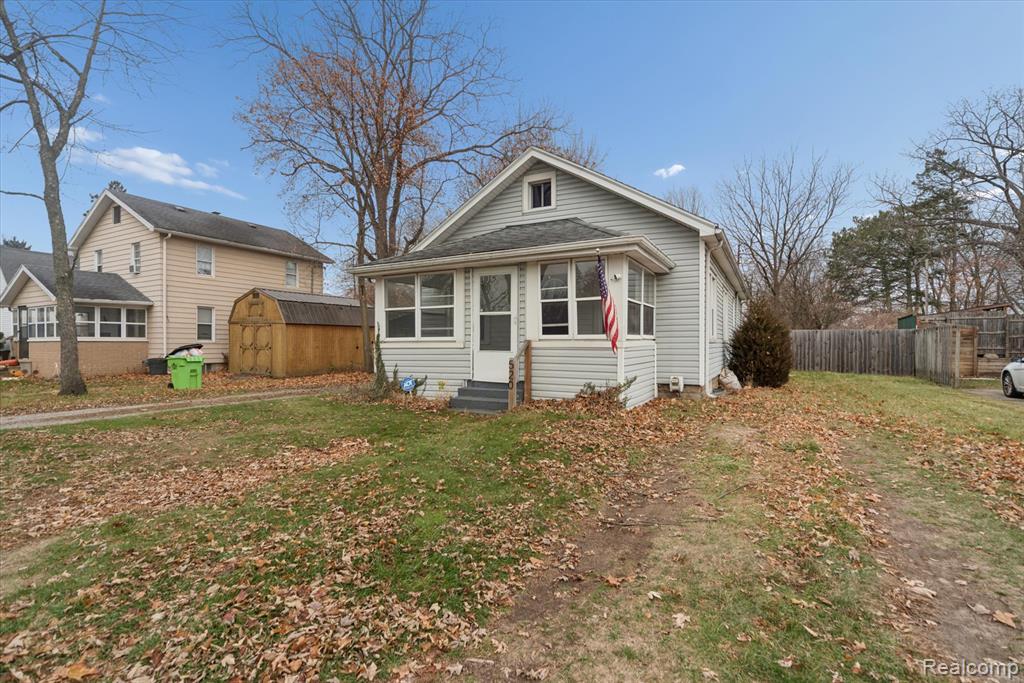 520 Andrew Avenue, Jackson, MI 49202 — front exterior