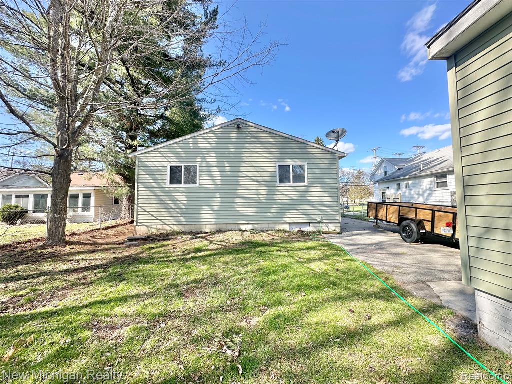 7459 WADE Street, Swartz Creek, MI 48473 — Photo 5