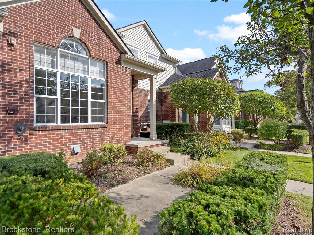 30101 Chantel Drive, Walled Lake, MI 48390 — Photo 3