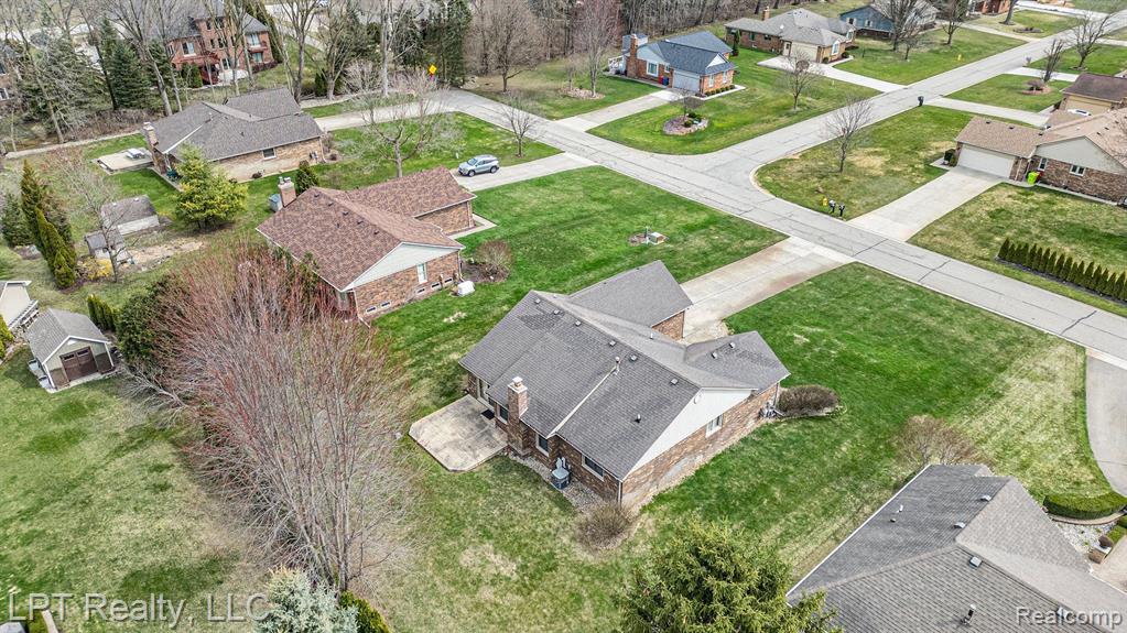 61867 WOODFIELD Way, Washington, MI — Photo 31