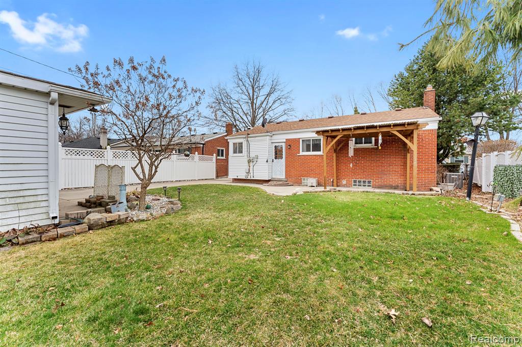 15225 Poplar Street, Southgate, MI 48195 — Photo 22