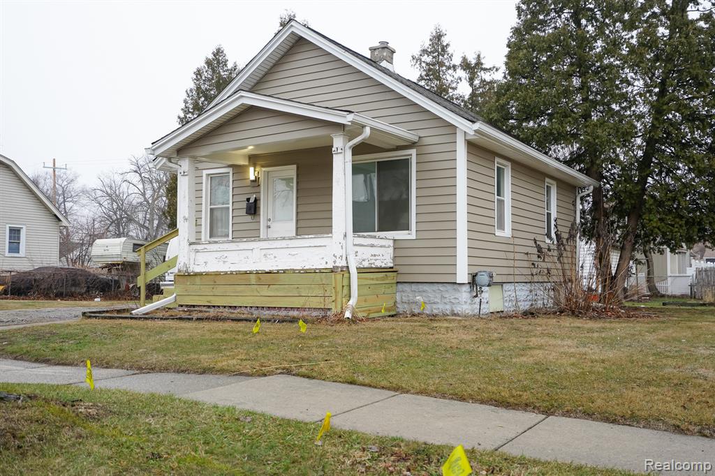 74 W BERNHARD Avenue, Hazel Park, MI 48030 — Photo 3