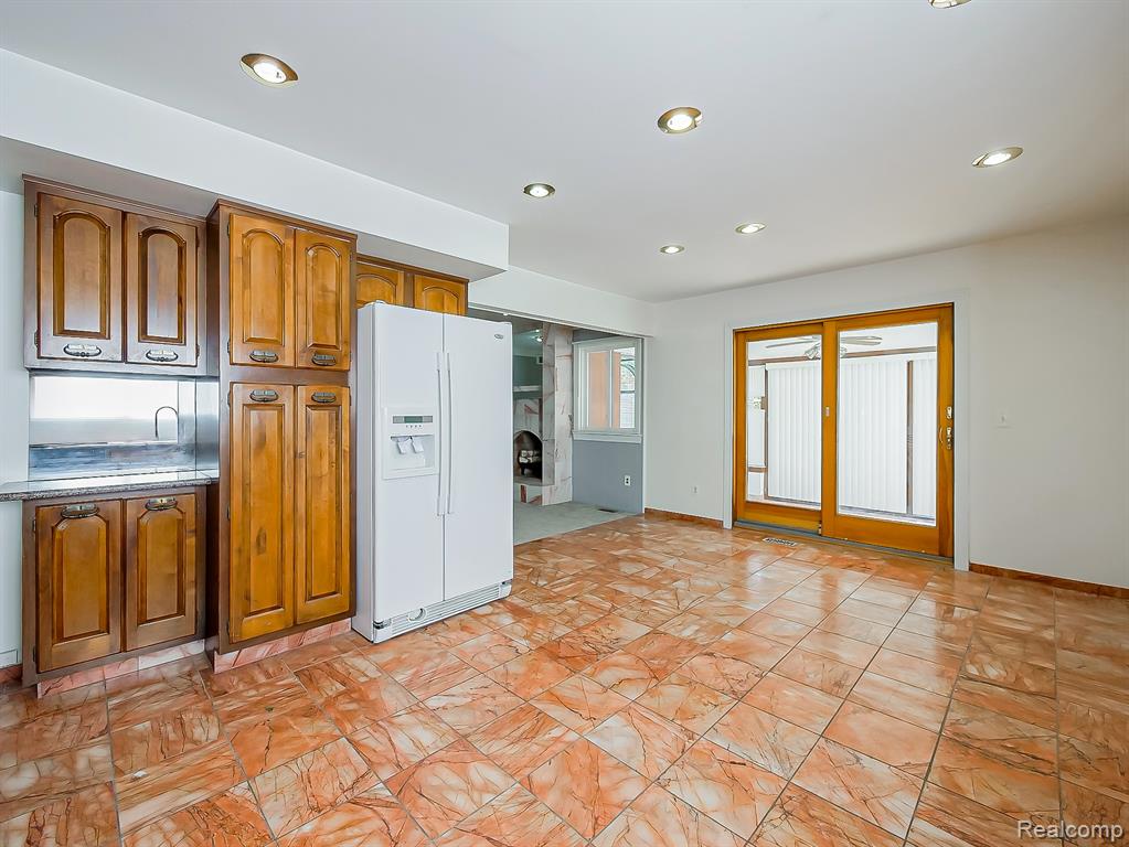 7329 Camelot Drive, West Bloomfield, MI — Photo 3