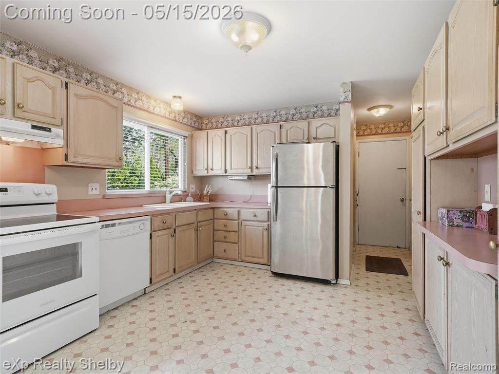 40753 Irval Drive, Sterling Heights, MI 48313 — Photo 10