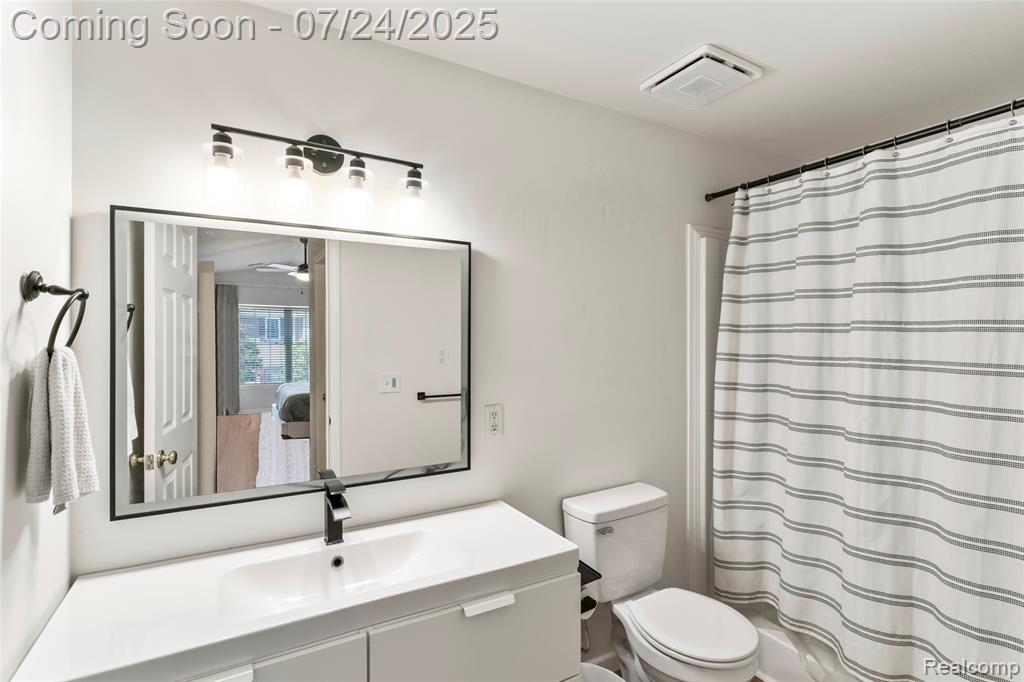 729 Amberly Dr, C, Waterford, MI 48328 — Photo 30