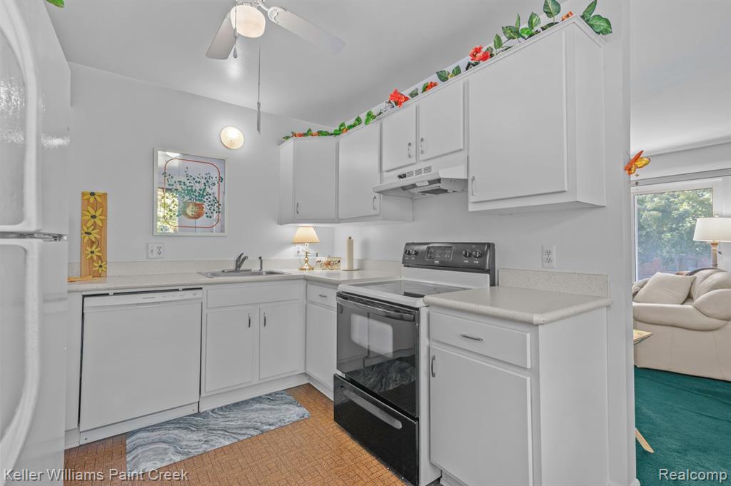 42501 Eldon Circle, Clinton Twp, MI 48038 — Photo 11