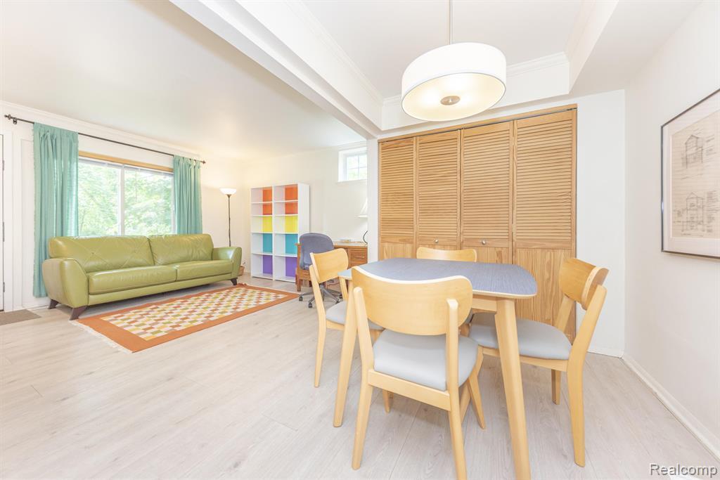 517 Longshore Dr, Ann Arbor, MI 48105 — Photo 10
