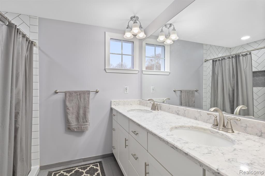 815 GREAT OAKS Drive, Bloomfield Hills, MI 48304 — Photo 21