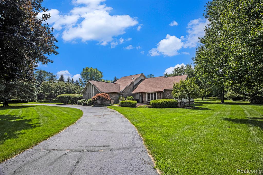 8477 Ranch Estates Road, Clarkston, MI 48348 — Photo 2