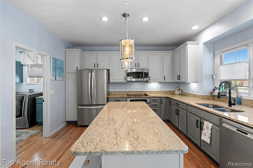 668 Berridge Circle, Lake Orion, MI — Photo 14