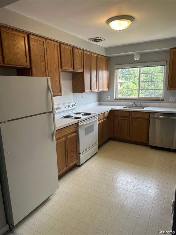 487 N ETON Street, B6, Birmingham, MI 48009 — Photo 8