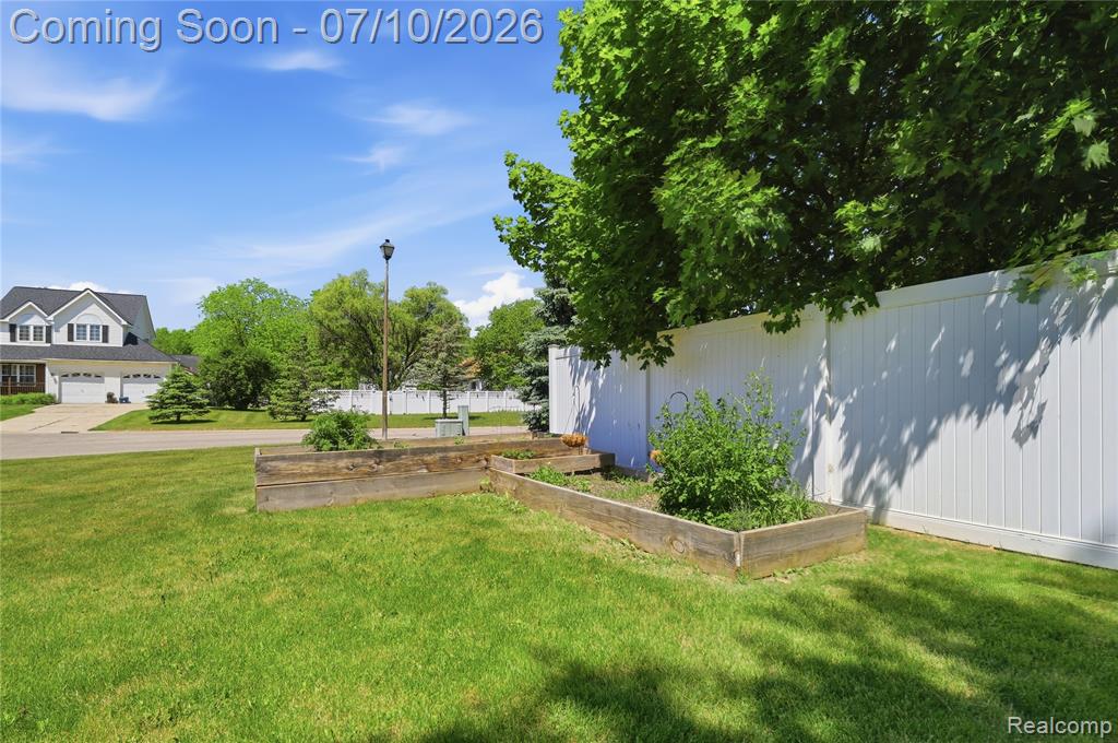 5275 E Maple Avenue, Grand Blanc, MI 48439 — Photo 43