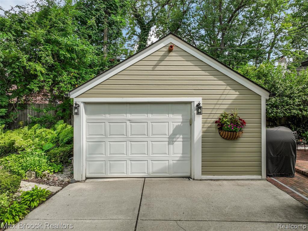 454 W Oakridge Street, Ferndale, MI 48220 — Photo 43
