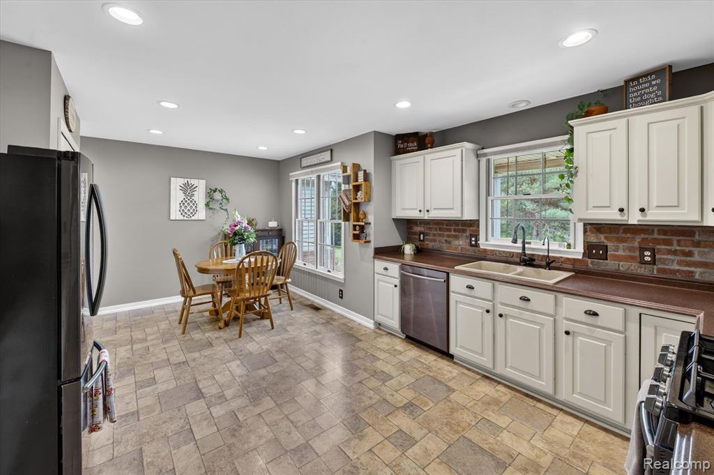 7659 Clyde Road, Fenton, MI 48430 — Photo 18