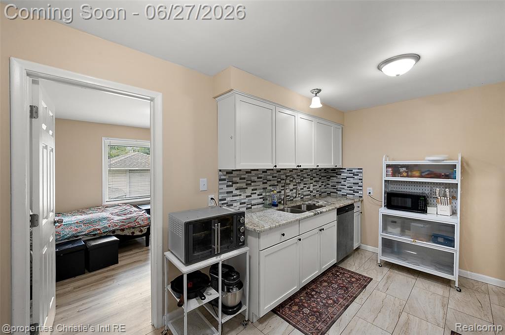 15654 Juliana Avenue, Eastpointe, MI 48021 — Photo 14