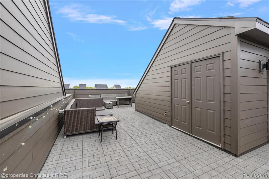 1083 Hampton Circle, Detroit, MI 48207 — Photo 11