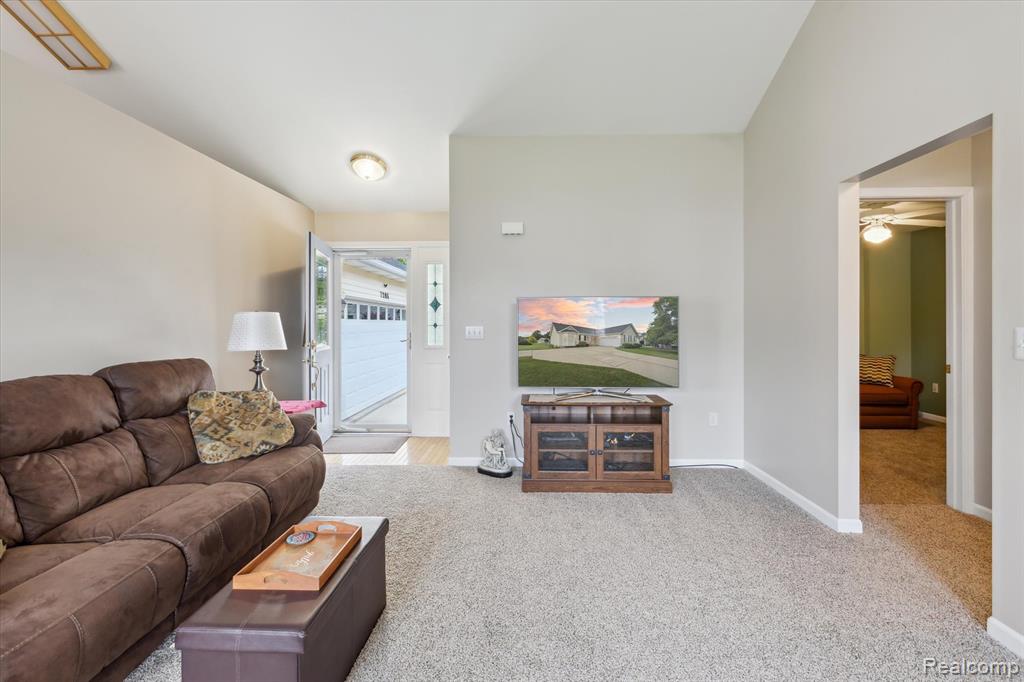 7206 Glen Oak Court, Grand Blanc, MI 48439 — Photo 8