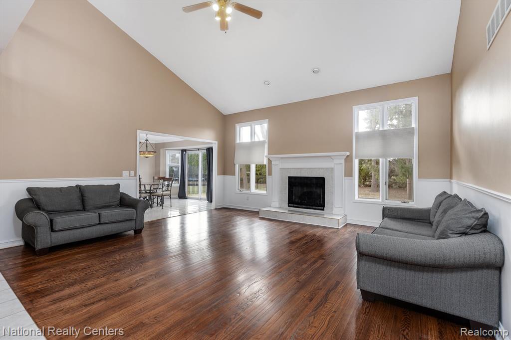51569 PINEWOOD Drive, Macomb, MI 48042 — Photo 9