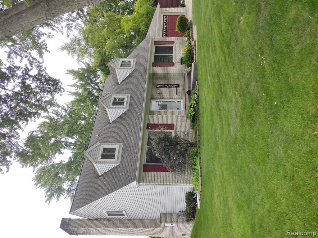 675 Montana Street, Marysville, MI 48040 — Photo 2