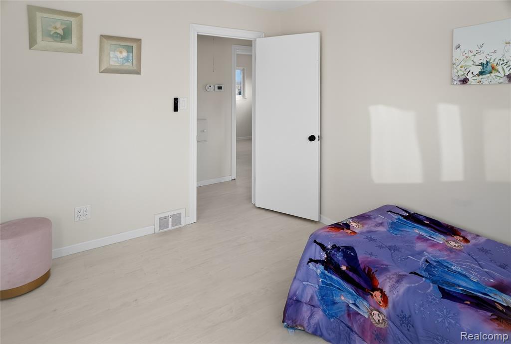 26923 Constance Avenue, Dearborn Heights, MI 48127 — Photo 17