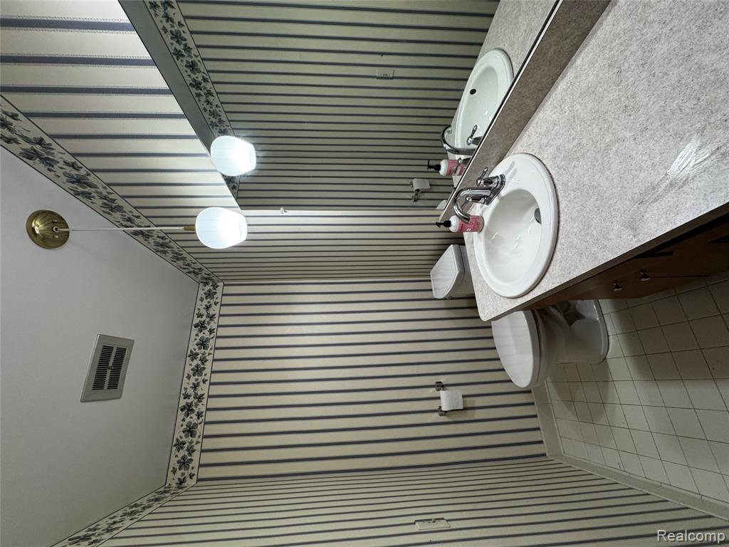 855 Avon Court, Grosse Pointe Woods, MI 48236 — Photo 29