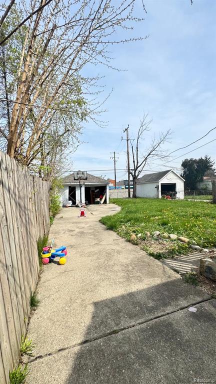 7308 Winthrop Street, Detroit, MI 48228 — Photo 28