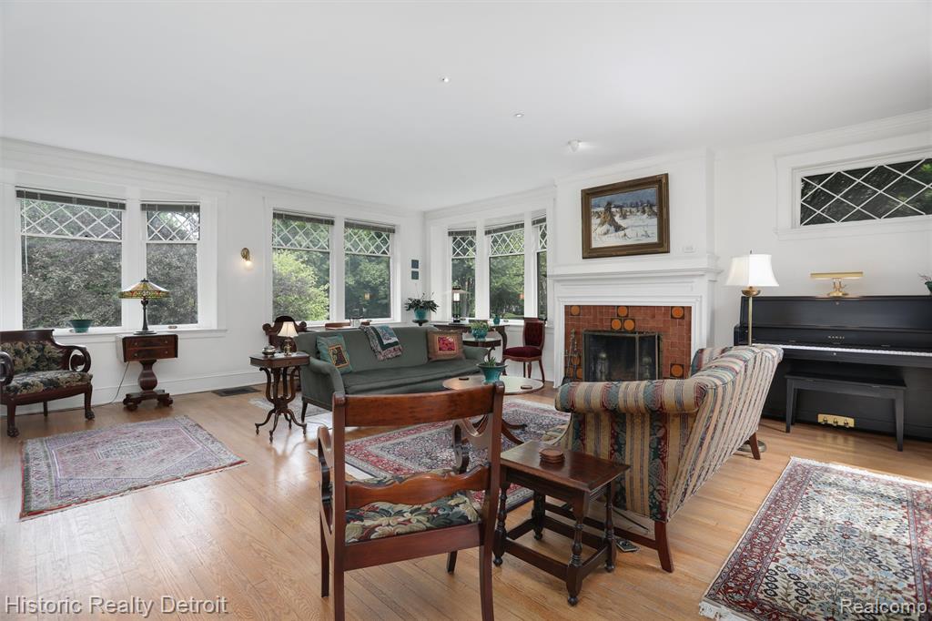 1027 Burns Street, Detroit, MI 48214 — Photo 11