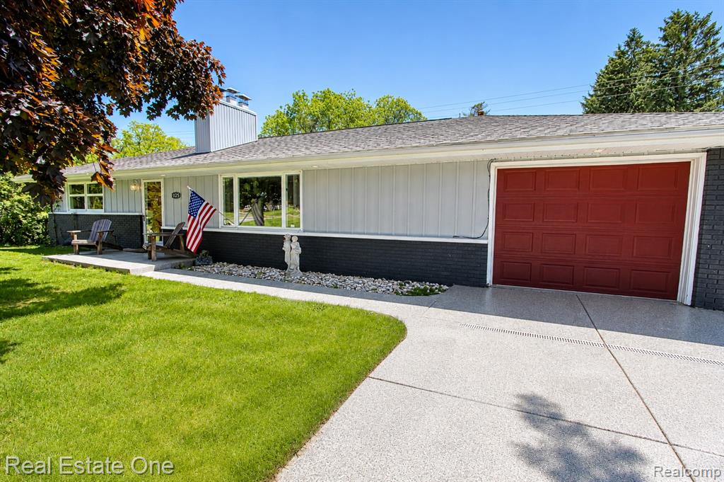 1325 S Hospital Road, Waterford, MI 48327 — Photo 4