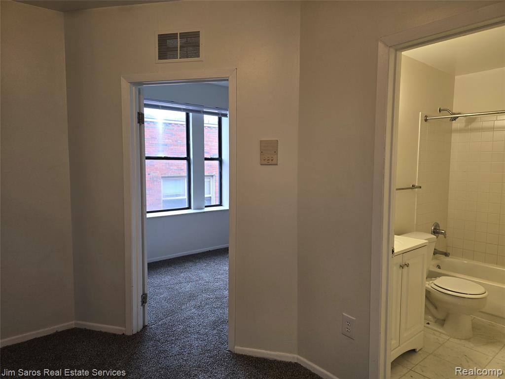 590 Parkview #202 Drive, Detroit, MI 48214 — Photo 12