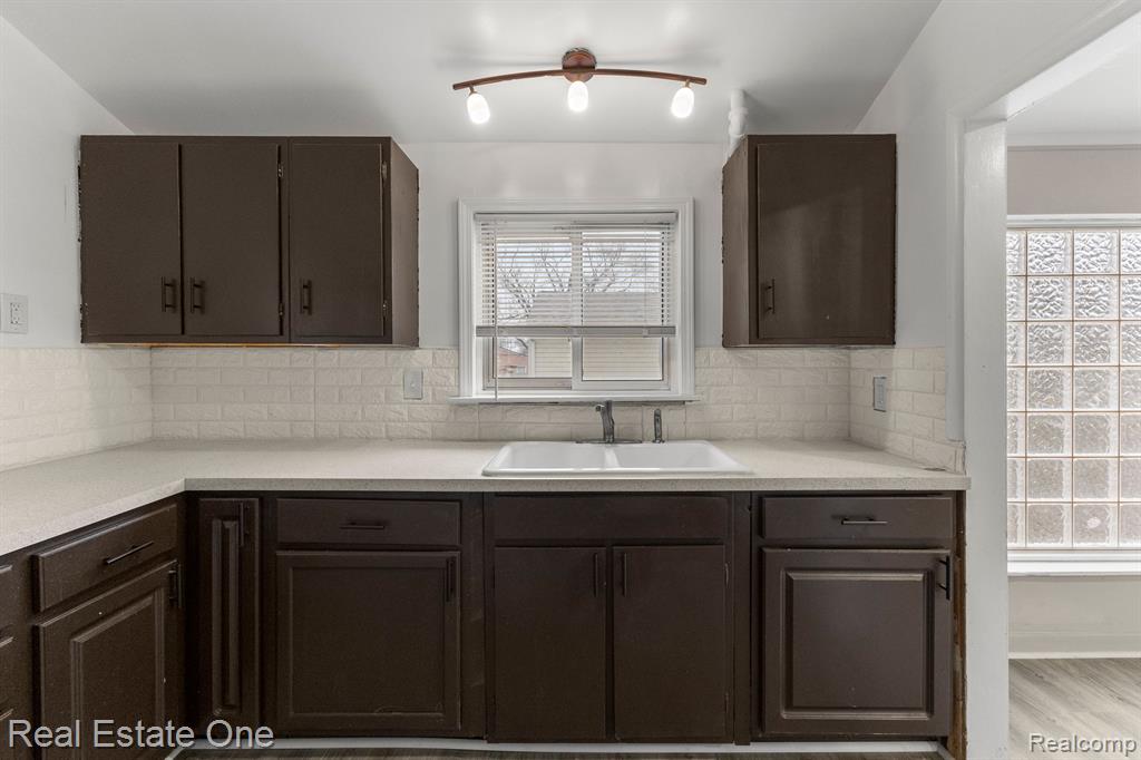 5121 CROISSANT Street, Dearborn Heights, MI 48125 — Photo 19