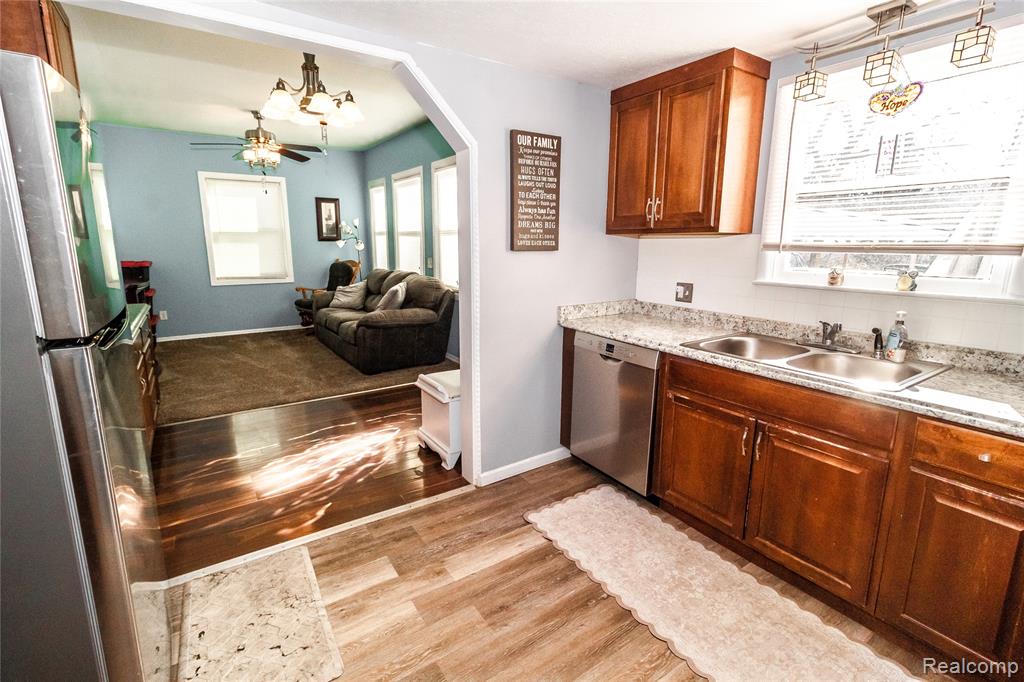 825 N Main Street, Lapeer, MI 48446 — Photo 9