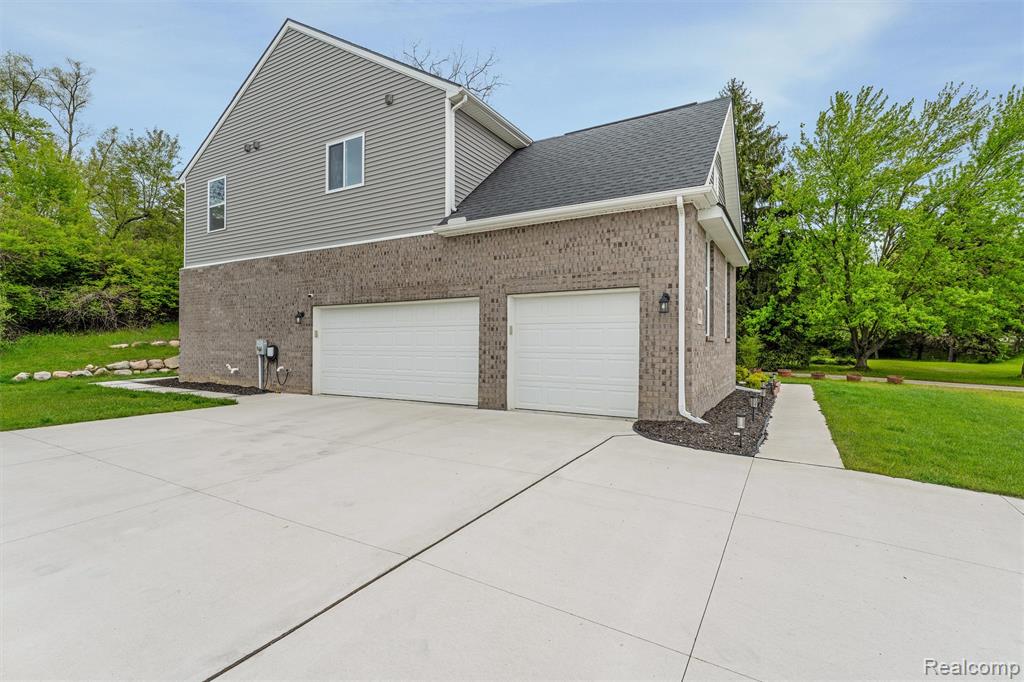 908 S Livernois Road, Rochester Hills, MI 48307 — Photo 45