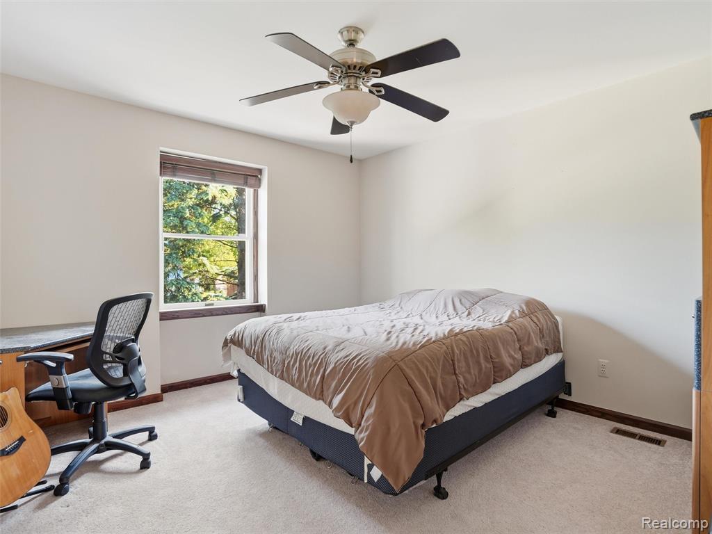 426 Oak Run Court, Royal Oak, MI 48073 — Photo 21