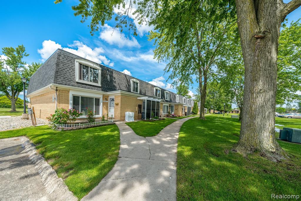 29960 CITY CENTER Drive, 2, Warren, MI 48093 — Photo 3