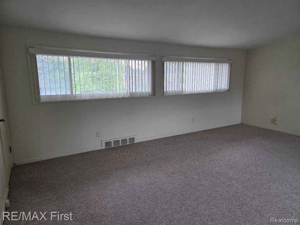 19285 Rockcastle Street, Harper Woods, MI 48225 — Photo 11