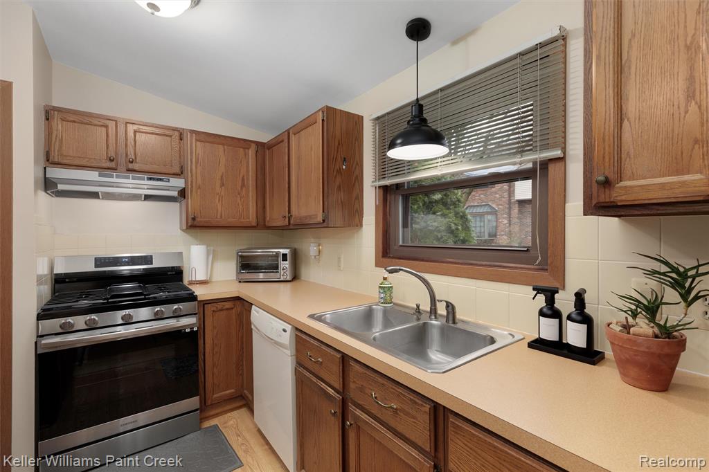975 Woodlane Drive, Rochester Hills, MI 48307 — Photo 21