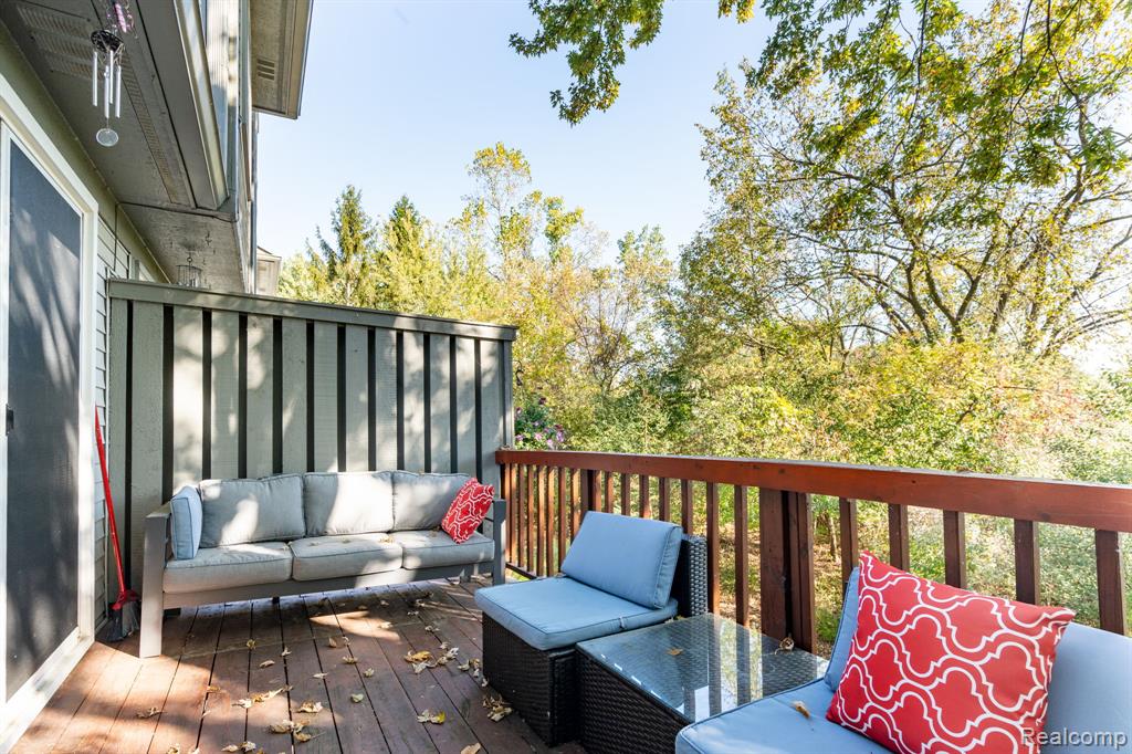 585 Winwood Circle, Walled Lake, MI 48390 — Photo 39