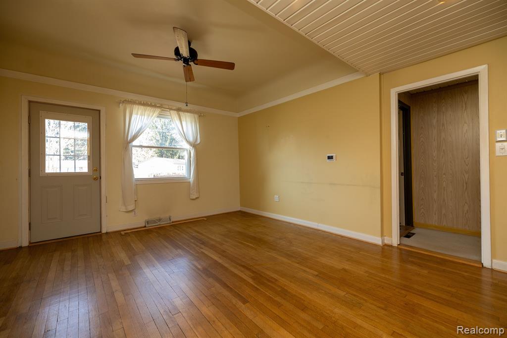 9180 COOLEY LAKE Road, White Lake, MI — Photo 5