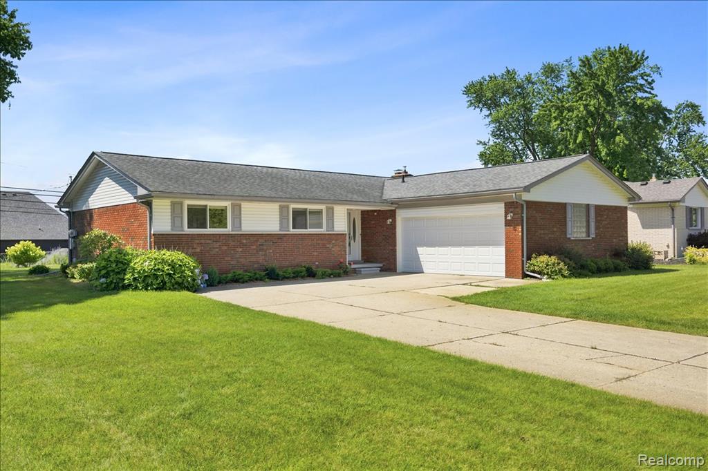 3370 Sandy Creek Drive, Utica, MI 48316