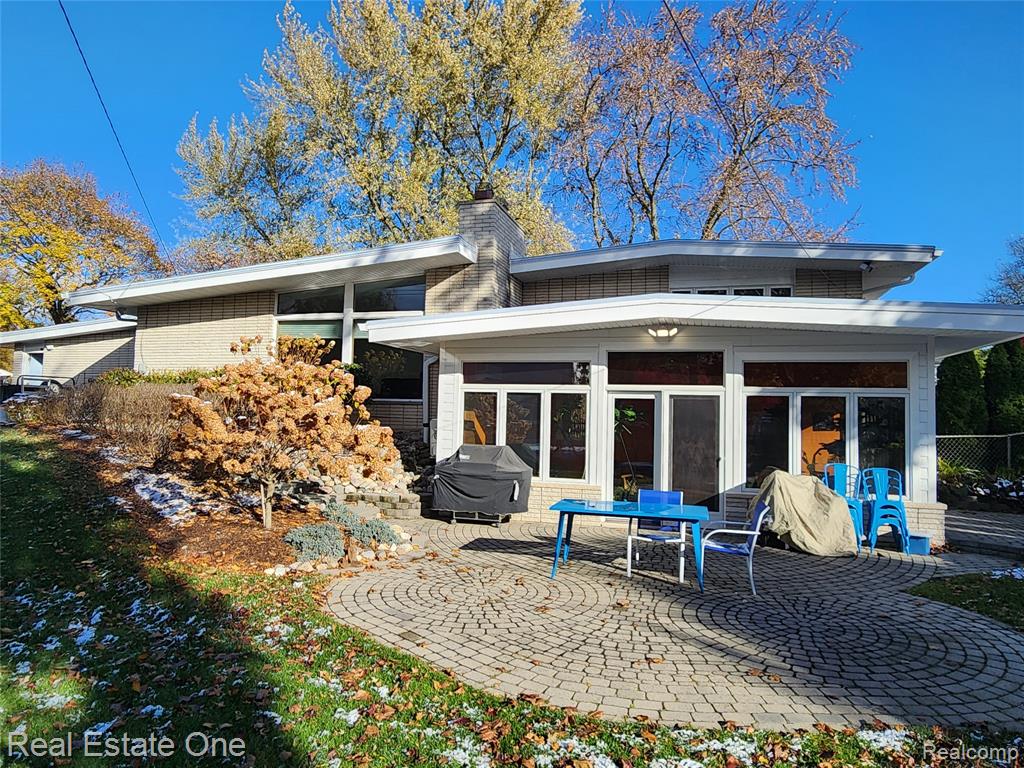 Beautiful backyard with paver patio