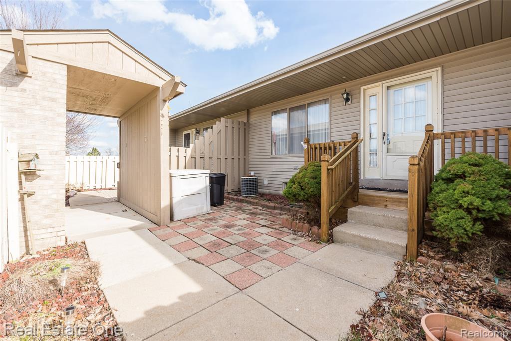 62360 Arlington Circle, 2, South Lyon, MI 48178 — Photo 5