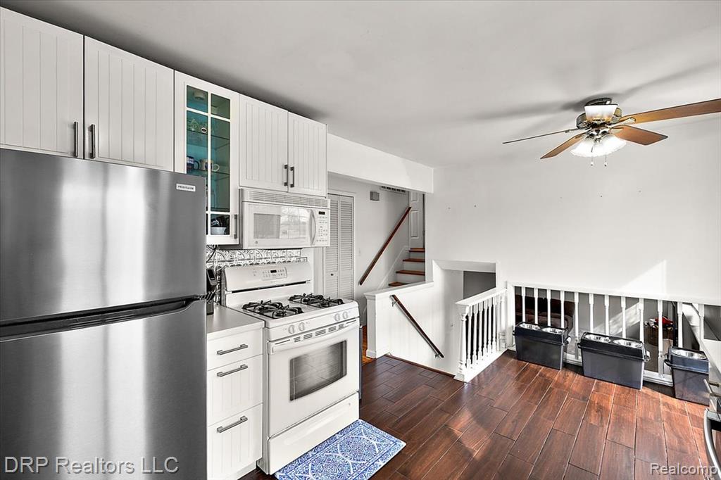 44012 Carrnation Drive, Sterling Heights, MI 48313 — Photo 17
