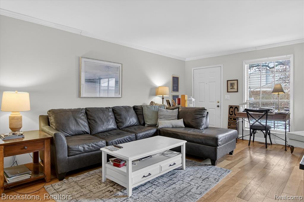 30 Pine Tree Ridge Drive, Waterford, MI, 48327