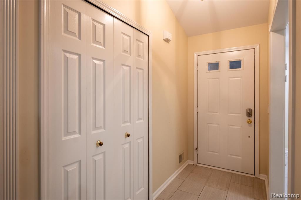 41063 Millbrook Drive, Sterling Heights, MI 48314 — Photo 10