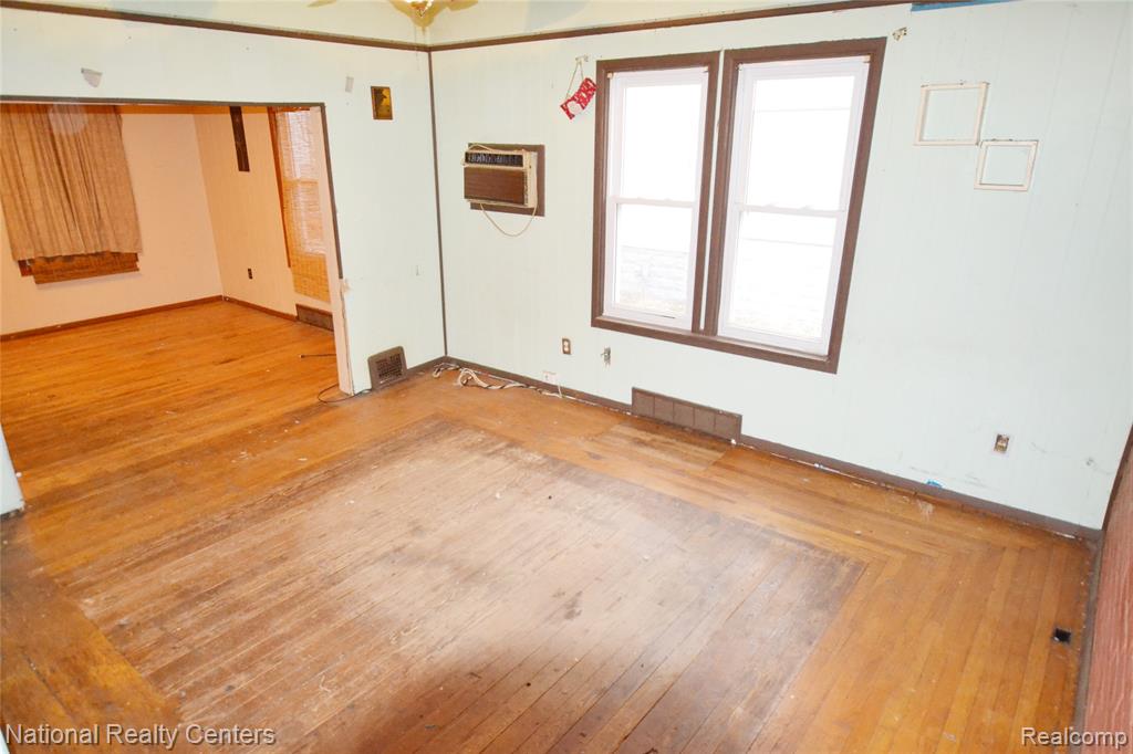 757 Orchard Street, Wyandotte, MI 48192 — Photo 8