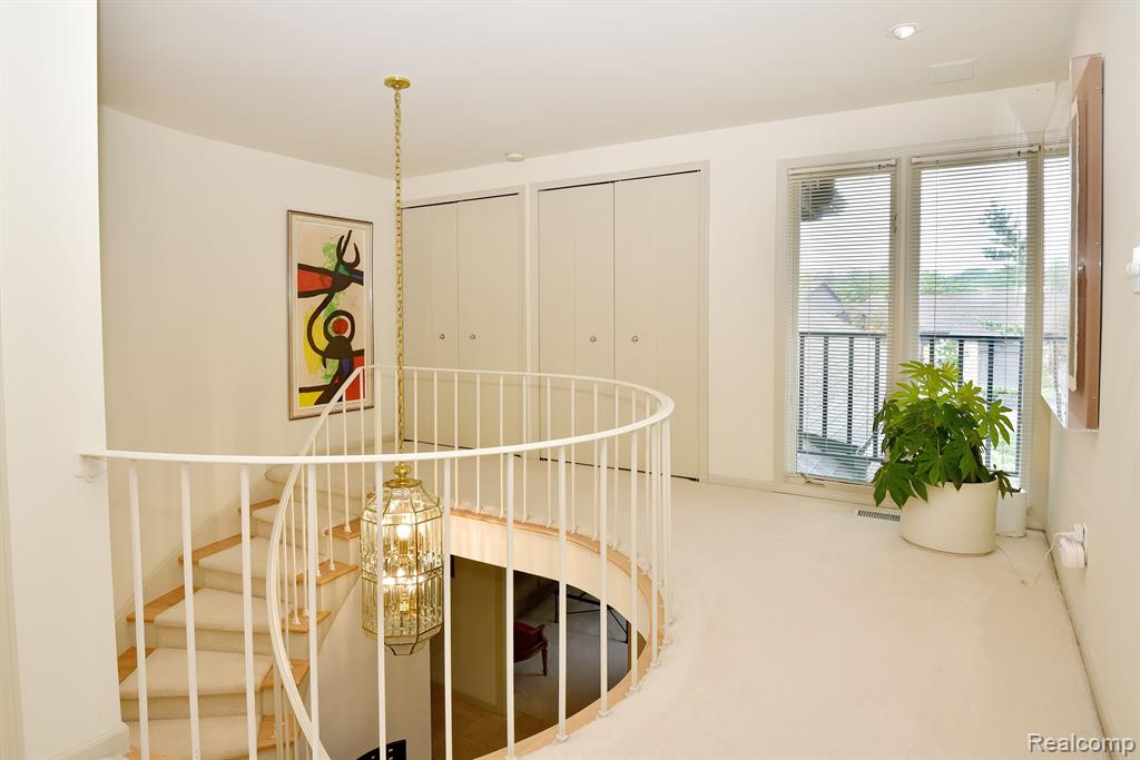 1943 PINE RIDGE Court, Bloomfield Hills, MI 48302 — Photo 21