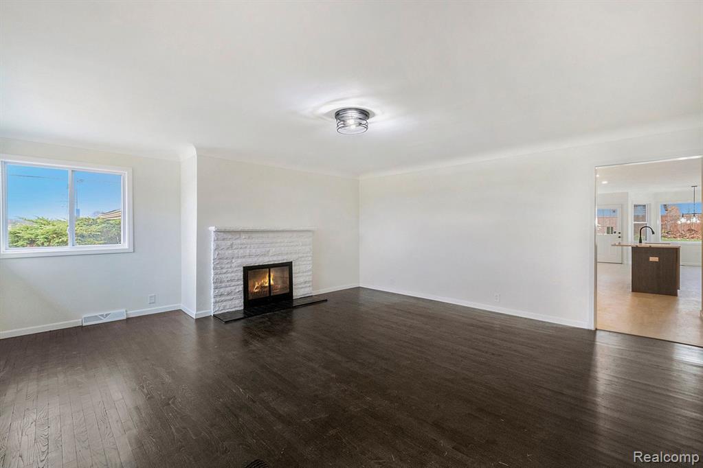 7033 BEECHER Road, Flint, MI 48532 — Photo 7