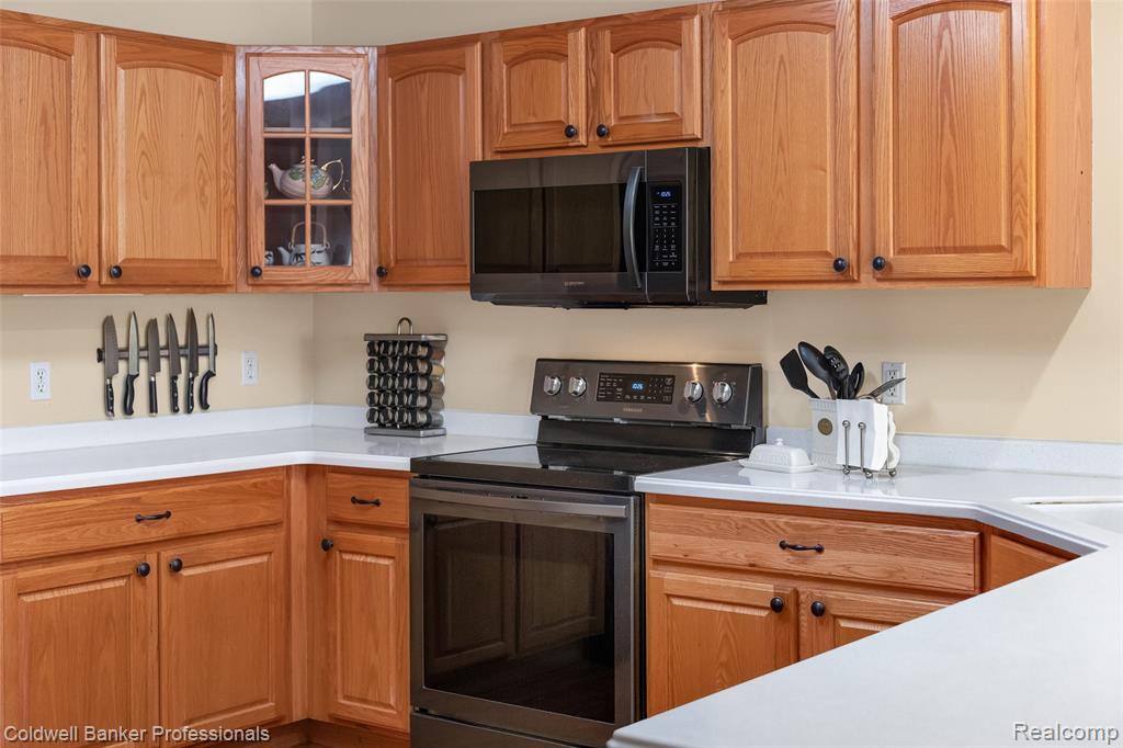 4881 Spring Meadow Drive, Clarkston, MI 48348 — Photo 16
